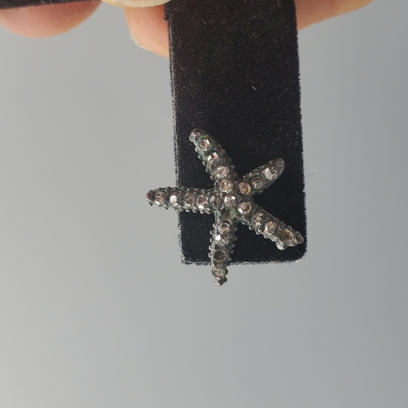 Guess Gunmetal Figaro Chain, Starfish Earrings and Pyrimad Earring Cuff Set - Picture 11 of 14